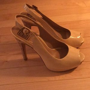 Pour La Victoire Heels Size 7